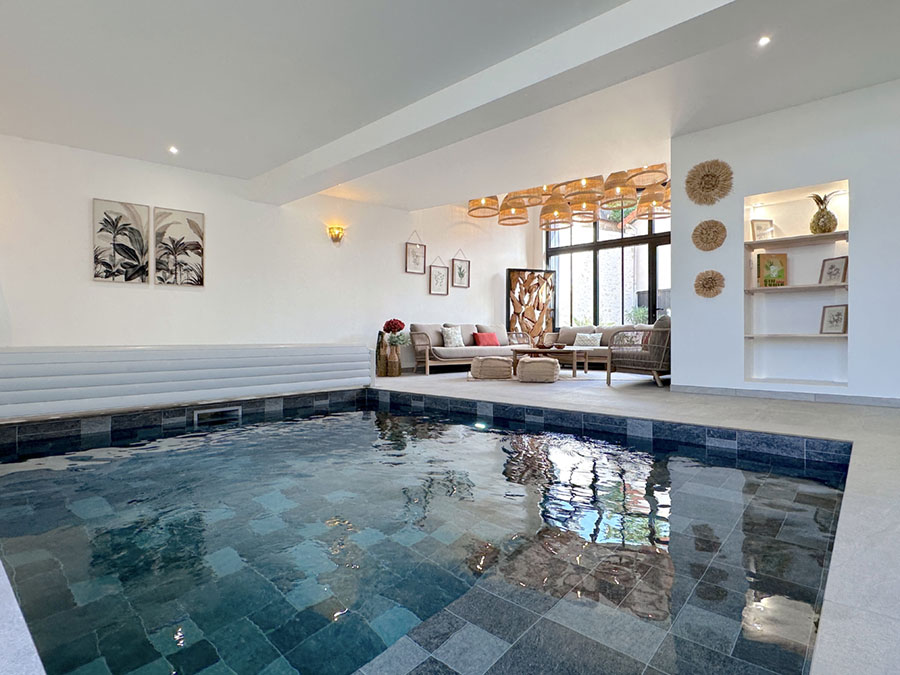 Piscine d'intérieur, chauffée et sécurisé