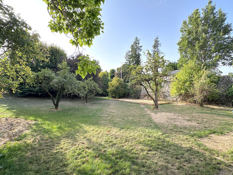 parc privé et son terrain de pétanque